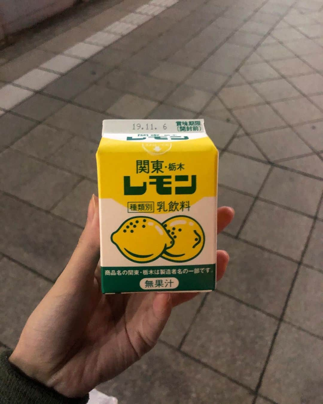 綱島恵里香さんのインスタグラム写真 - (綱島恵里香Instagram)「. . レモン牛乳🍋 美味しい！♡大好き！ . . #栃木#レモン牛乳#レモン#牛乳#宇都宮」10月28日 13時43分 - tsunashima.erika