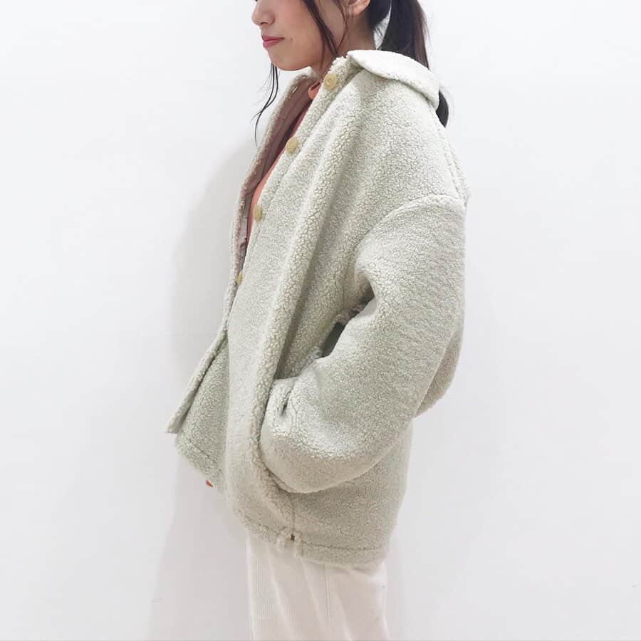 uniqlo_printemps_ginzaのインスタグラム：「UniqloU 2019AW collection  U ボアフリースショートコート ¥4,990+tax  メンズのミリタリーシャツからインスピレーションを得た新デザイン！ カジュアルなコーディネートにおすすめです🐑  #uniqlou #ユニクロユー」