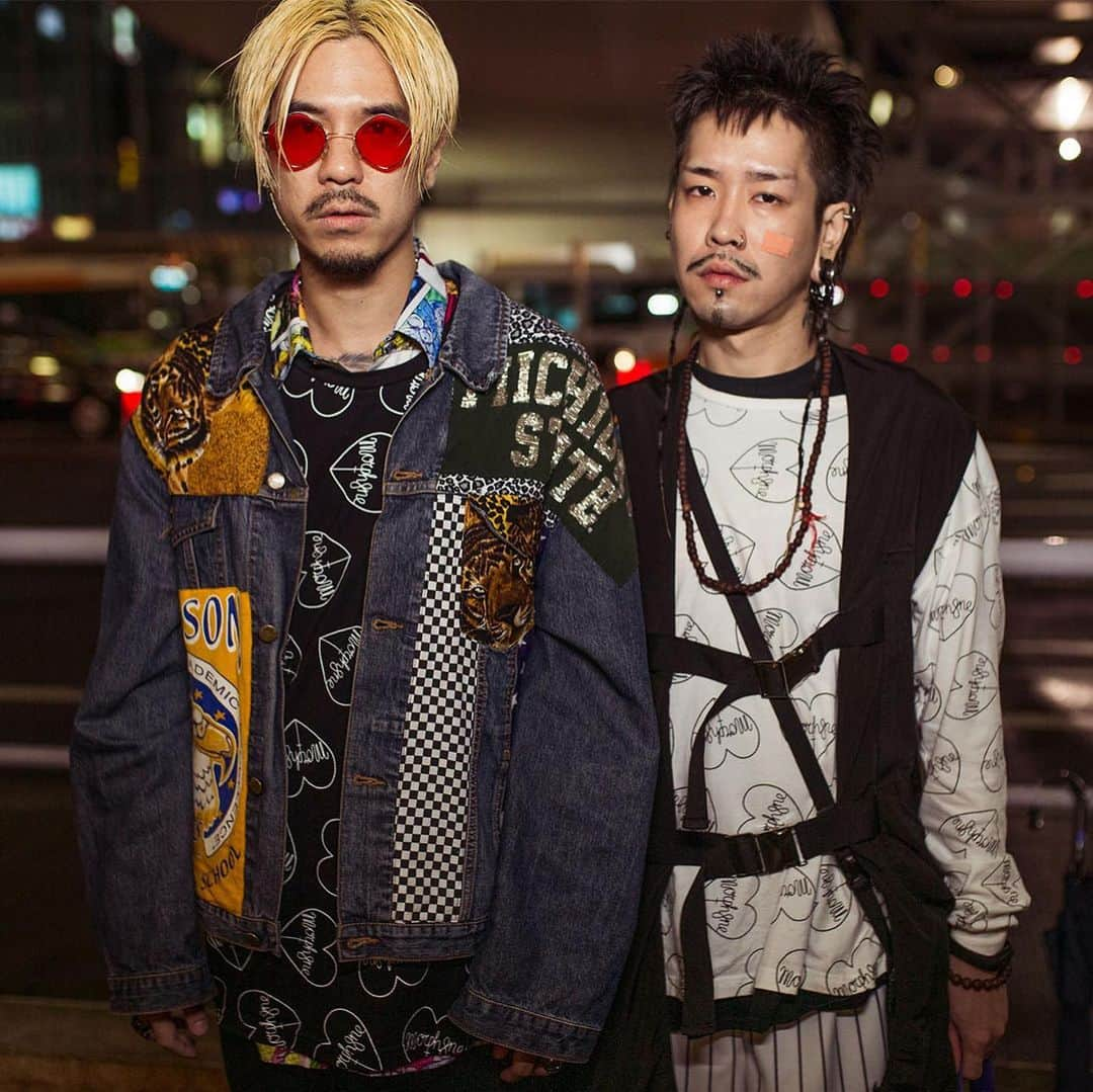 HYPEBEAST Japanさんのインスタグラム写真 - (HYPEBEAST JapanInstagram)「@hypebeaststyle : Streetstyle : Rakuten Fashion Week TOKYO Spring/Summer 2020。テーラードスタイルを軸に飛び道具的に用いられた小物使いは東京のストリートファッションならでは。詳細は #linkinbio から⁠⠀ Photo: Matthew Sperzel/HYPEBEAST」10月28日 14時24分 - hypebeastjp