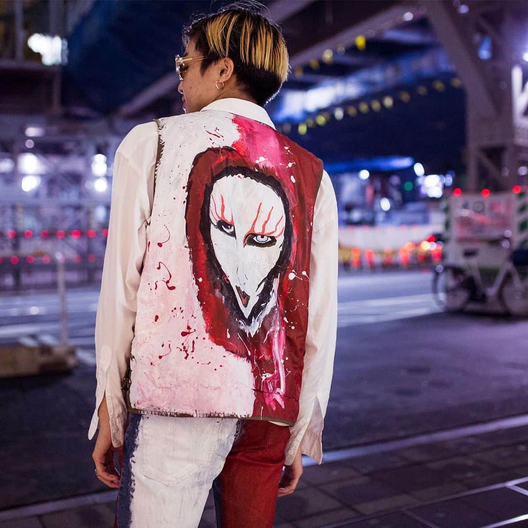 HYPEBEAST Japanさんのインスタグラム写真 - (HYPEBEAST JapanInstagram)「@hypebeaststyle : Streetstyle : Rakuten Fashion Week TOKYO Spring/Summer 2020。テーラードスタイルを軸に飛び道具的に用いられた小物使いは東京のストリートファッションならでは。詳細は #linkinbio から⁠⠀ Photo: Matthew Sperzel/HYPEBEAST」10月28日 14時24分 - hypebeastjp