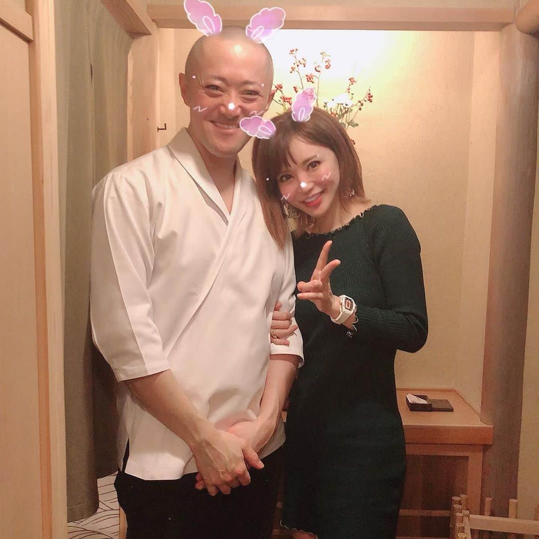 里美ゆりあのインスタグラム：「#念願の #天本 さん 初めて食べた#カンヌキ##アラ #シロカワカジキ #魚 の#勉強 になりました☆°｡⋆⸜(* ॑꒳ ॑* )⸝ 特に#美味しかった のは#コハダ 脂が乗ってて酸っぱくなくて#最高 でした！！ #タマゴ もかなりのヤバさでおかわり。 #エビ ちゃんは#頭隠して尻隠さず #スタイル が何とも#印象的  #幸せ な#ひととき でした"(ﾉ*>∀<)ﾉ また行けたら良いな🎶 #お寿司 #寿司屋 #鮨 #すし#スシ #fish #delicious #happy #gourmet #グルメ #グルメ好きな人と繋がりたい  #グルメ女子」