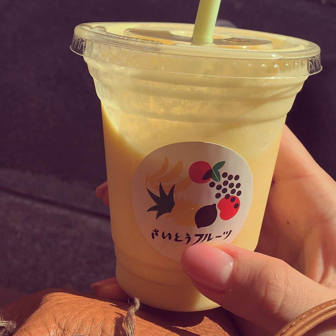 林有紀奈のインスタグラム：「ビタミン不足なので、飲みにきました🍊やはり美味しい❗️( ^ω^ )♡ #ビタミンチャージ」