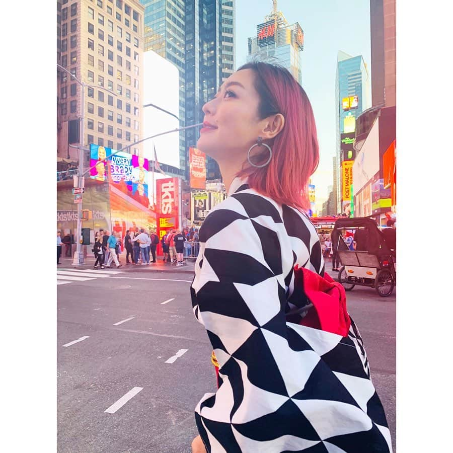 松岡李那さんのインスタグラム写真 - (松岡李那Instagram)「浴衣 girl in New York ❤️ ニューヨークで浴衣着て @rupaulsdragcon 行ってきた❤️ #japanesegirl #yukata #newyork #浴衣 #azulbymoussy #nyc #rupauldragrace #rupauldragcon」10月28日 15時19分 - linahxoxo