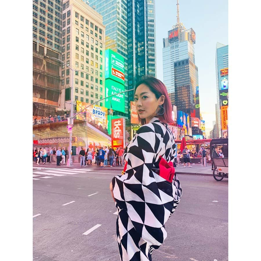 松岡李那さんのインスタグラム写真 - (松岡李那Instagram)「浴衣 girl in New York ❤️ ニューヨークで浴衣着て @rupaulsdragcon 行ってきた❤️ #japanesegirl #yukata #newyork #浴衣 #azulbymoussy #nyc #rupauldragrace #rupauldragcon」10月28日 15時19分 - linahxoxo