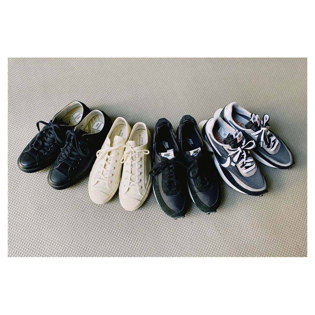 工藤大輝のインスタグラム：「BS-TBS TALK ABOUT＋ @rgrazorramon さんとのスニーカー特集で紹介した子達。  L→R CONVERSE ADDICT CHUCK TAYLOR CANVAS OX STUDIO NICHOLSON MERINO UNDERCOVER × NIKE DAYBREAK SACAI × NIKE LD WAFFLE  ローテク&ローカットが多いのはスラックス等と合わせることが多いので裾が干渉しないようにする為です。チャックテイラーはハイカットも履きます。参考までに。」
