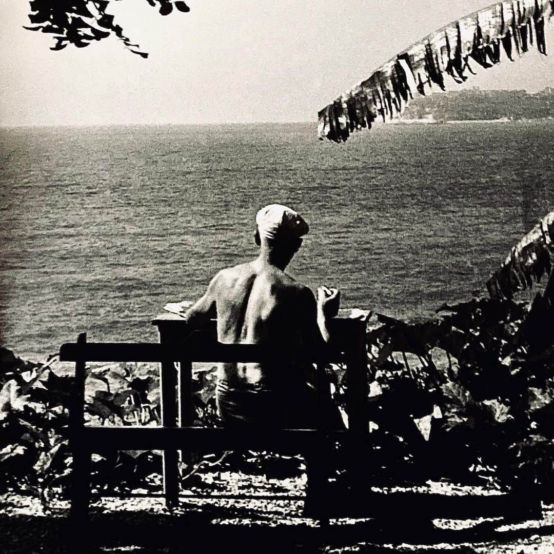 片山正通さんのインスタグラム写真 - (片山正通Instagram)「コルビジェは終の棲家 “ カップ・マルタンの休暇小屋 ” から地中海を眺め、何を思ったのだろう？ What did Le Corbusier think of while looking at the Mediterranean Sea from his last home, “The Cabanon” in Roquebrune-Cap-Martin?」10月28日 15時45分 - masamichi_katayama