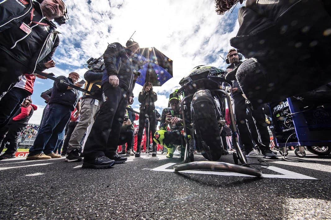 バレンティーノ・ロッシさんのインスタグラム写真 - (バレンティーノ・ロッシInstagram)「Phillip Island Gran Prix Circuit,Australia  Sunday,MotoGP Race n.400 📸 @gigisoldano @jesusrobledo」10月28日 15時48分 - valeyellow46