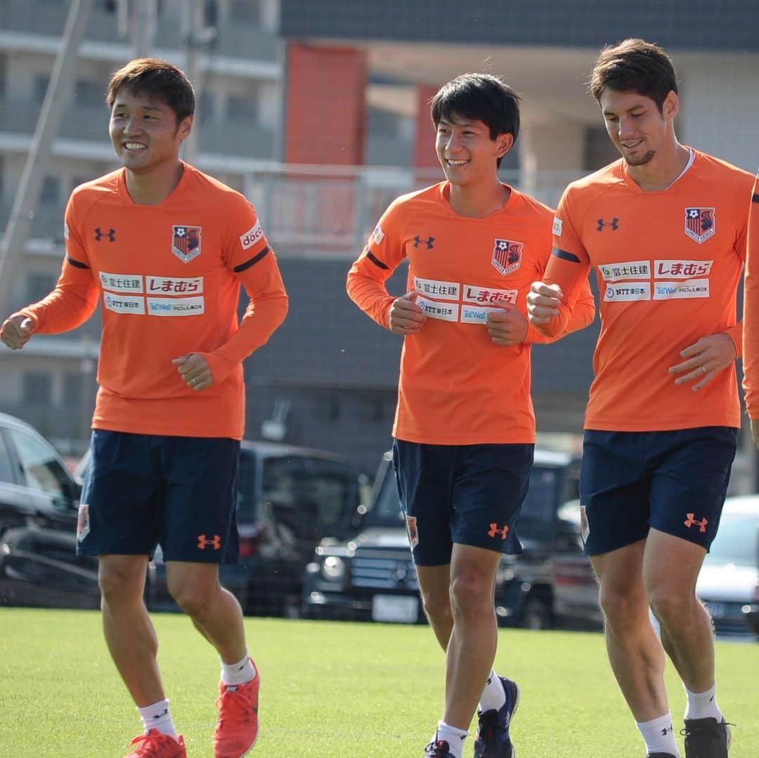 大宮アルディージャさんのインスタグラム写真 - (大宮アルディージャInstagram)「今日のリカバリー&トレーニング風景⚽️🐿️ . 勝利の翌日ということもあり、選手たちからは充実した笑顔が見られました👍 . 今週土曜日から、台風で延期になっていた福岡戦を含めた3連戦がはじまります！ . 選手・スタッフだけでなく、応援してくださる皆さんにとってもタフな連戦になると思いますが . ともに121%の力を振り絞って乗り越えて行きましょう！引き続きよろしくお願いします！🔥 . . #ardija #大宮アルディージャ #jleague #training #8茨田 #33奥抜 #20宣福 #36吉永 #21塩田 #32加藤 #41小野 #11バブンスキー #3河本 #121パーセント #ORANGE  #共闘🔥🐿」10月28日 16時03分 - omiya.ardija