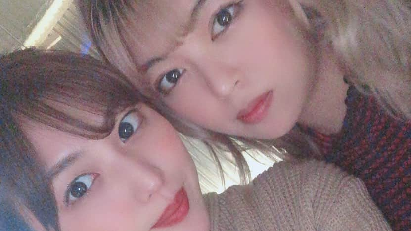 岩﨑名美さんのインスタグラム写真 - (岩﨑名美Instagram)「幸せ♡はなちゃんと🥂 どんな時でも味方でいてくれてありがとう😭 ・ ・ #birthday  #23」10月28日 16時05分 - nami_iwasaki