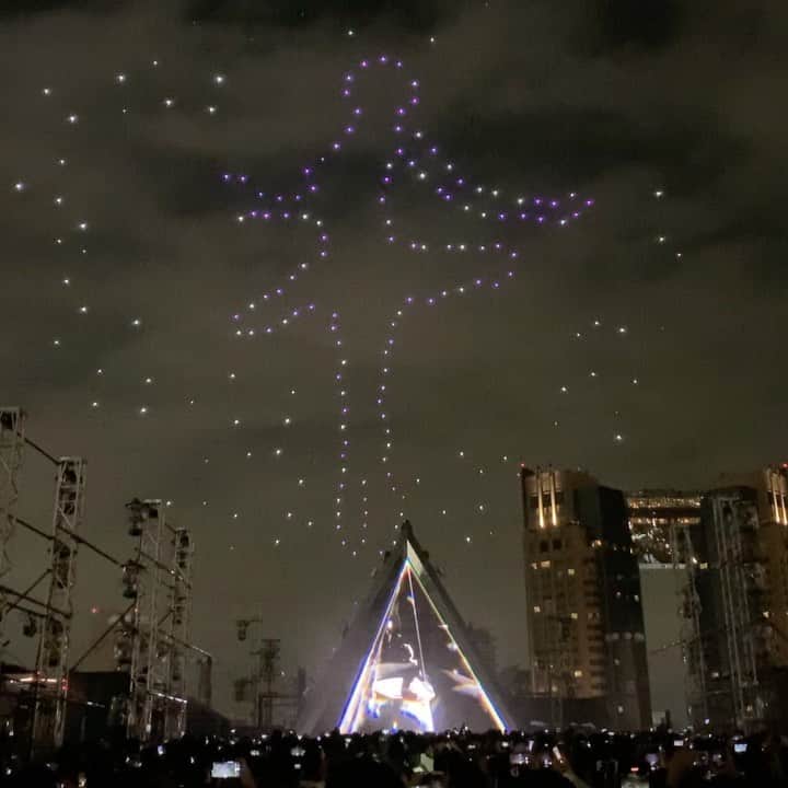 DJ DARUMAのインスタグラム：「🌃💫💃🏻この光の粒全部ドローン」