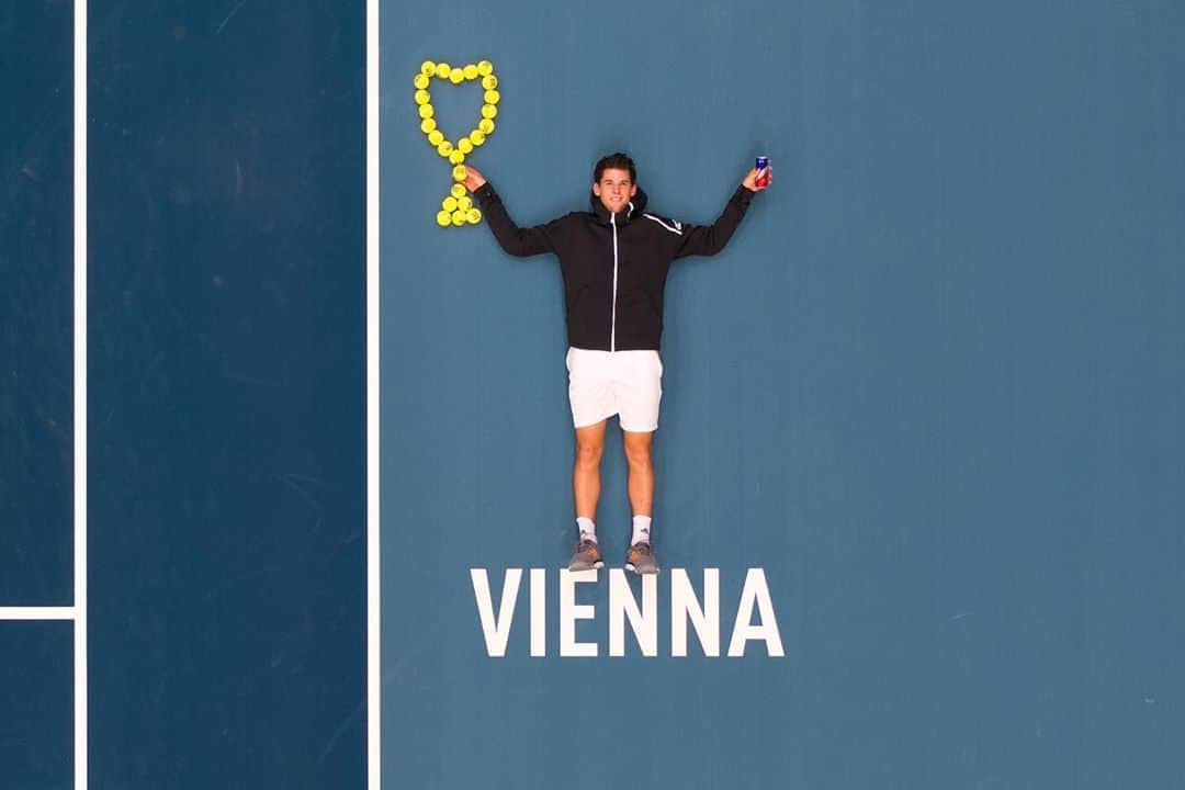 ドミニク・ティエムさんのインスタグラム写真 - (ドミニク・ティエムInstagram)「Amazing week in Vienna ended with a nice photoshoot on centre court! 💫🎾 #organicsbyredbull #vienna #erstebankopen . . 📷: @danielgmeiner」10月29日 3時11分 - domithiem