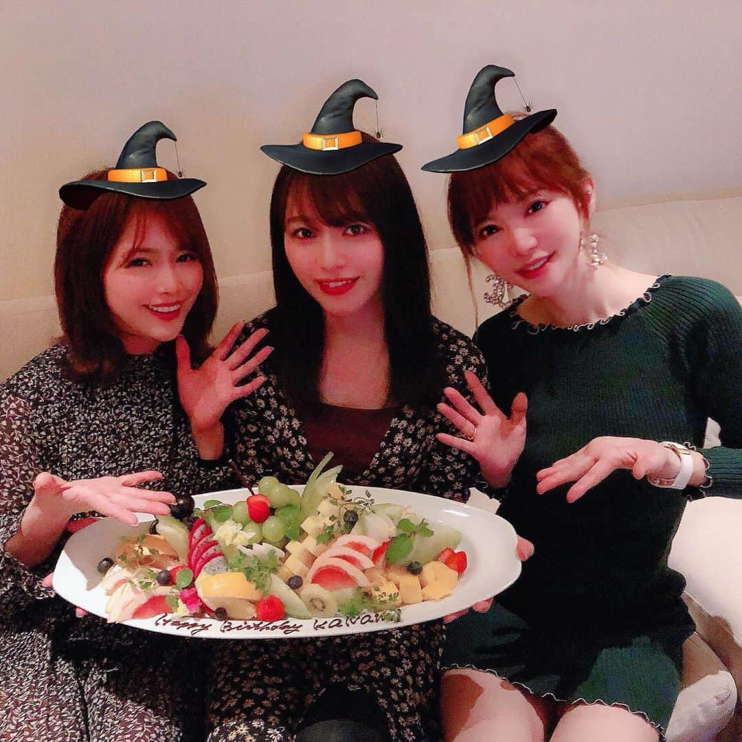 里美ゆりあさんのインスタグラム写真 - (里美ゆりあInstagram)「happyHalloween🎃🎃🎃 人生で1度も#仮装 した事がなく こんなんじゃ#欽ちゃんの仮装大賞 すら出れない。。 #オワタ #halloween  #event」10月29日 3時15分 - satomiyuria