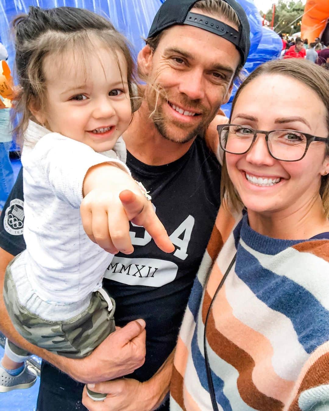 クリスティン・ヒルデブランドのインスタグラム：「We had the BEST time at the pumpkin patch last night. Love my little fam 🥰 Highlights: Rhett was so brave and rode a pony for the first time!, Rhett got a prize even though we lost every game we played💸, and Rhett came home with light sabers that are now his favorite thing in the world. #family #holidays #halloween #pumpkinpatch」