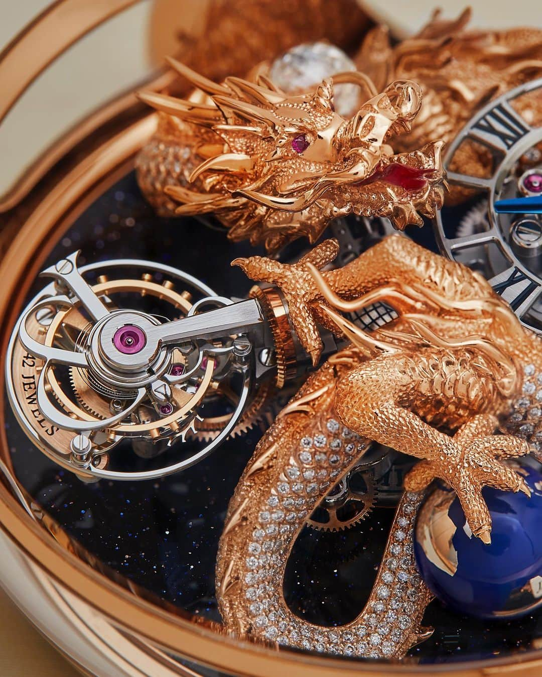 Daily Watchさんのインスタグラム写真 - (Daily WatchInstagram)「Incredible details👌🏼 The Jacob & Co Astronomia Tourbillon with Vertical 4 Arms Movement. The 4 arms are surrounded by a 3D Dragon Hand-engraved in 18K Rose Gold and Set with 2x Rubies for the eyes 🐉💎 @jacobandco」10月29日 2時12分 - dailywatch