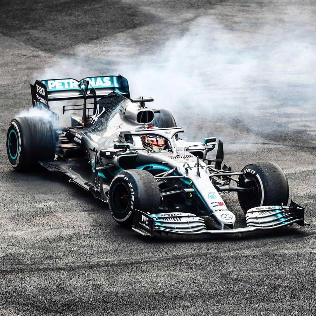 MERCEDES AMG PETRONASさんのインスタグラム写真 - (MERCEDES AMG PETRONASInstagram)「Anyone order some donuts... 🍩🔥🍩🔥🍩🔥🍩🔥 @LewisHamilton #MexicoGP」10月29日 2時13分 - mercedesamgf1