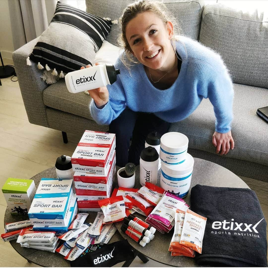 Paulien COUCKUYTのインスタグラム：「NUTRITION is an important and big part of the puzzle, which I've added last year with the help of nutritionist @karolienrector. Hereby, the focus wasn't about how I had to be 'in shape', but about the energy that my body needs during workouts and the recuperation of it afterwards to be on my best the day after. ➡️ Therefore, I'm very happy to announce that I'm one of the new ambassadors of @etixxsports , who will help me with this! Together with a super motivated team, we will also help YOU to guide you to optimal trainings and performances! 🤩 Also, you can always use the online code 'ETIXXPAULIEN' to get 30% discount on all the products ! Sooo.. LET'S FUEL OUR GOALS !! 👊🏻 #etixx #etixxambassador #sportsnutrition #fuelledbyetixx #fuelyourgoals #teametixx #samensterker」