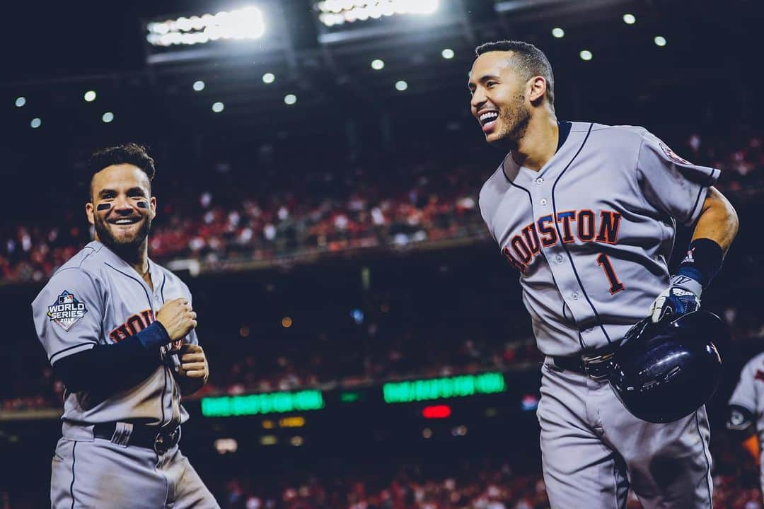 カルロス・コレアさんのインスタグラム写真 - (カルロス・コレアInstagram)「Mi Hermano 🧡💙」10月29日 2時57分 - teamcjcorrea