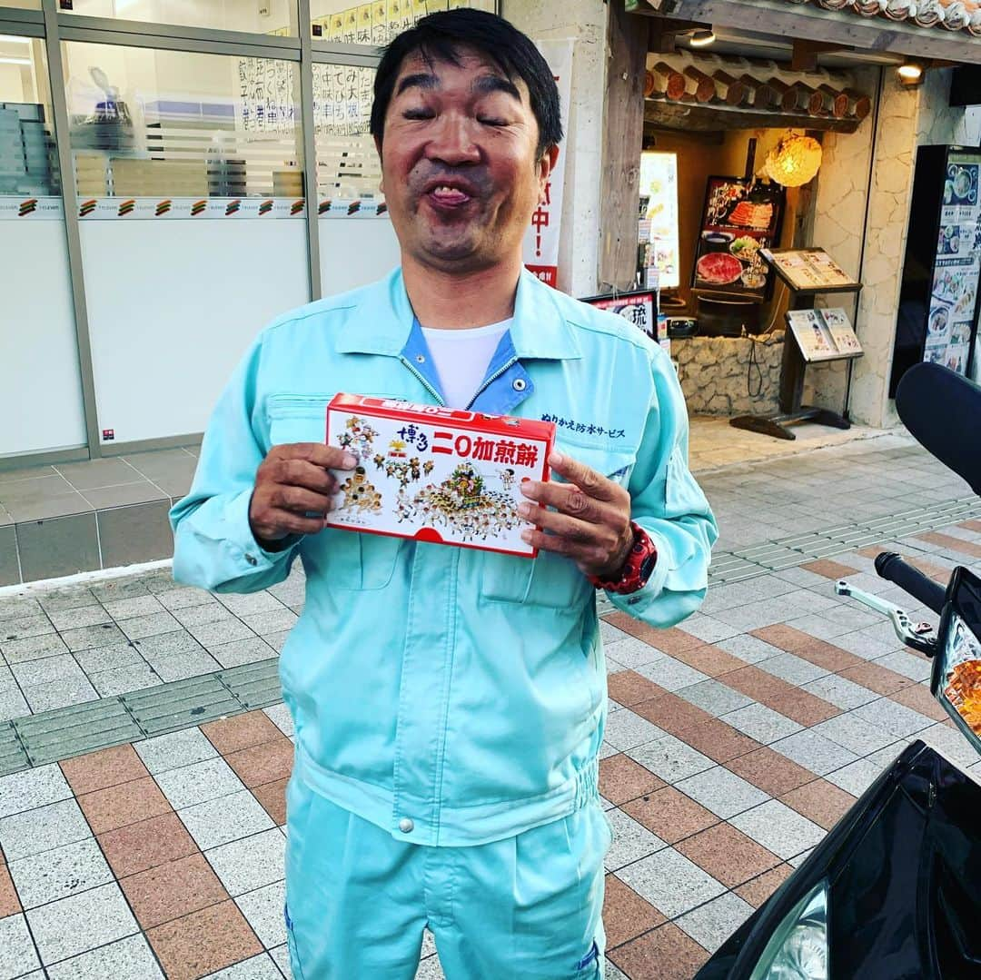 川原豪介さんのインスタグラム写真 - (川原豪介Instagram)「ブル狩りでお世話になった人にお礼参りに行く旅で沖縄‼️ 赤侍さん、中村船長、蛙さん、皆さんに会えました‼海と山で釣りしました！沖縄は気候も人もあったかいばい！ぬんっ！ #ブル狩り #沖縄」10月28日 18時08分 - blueriver_kawa