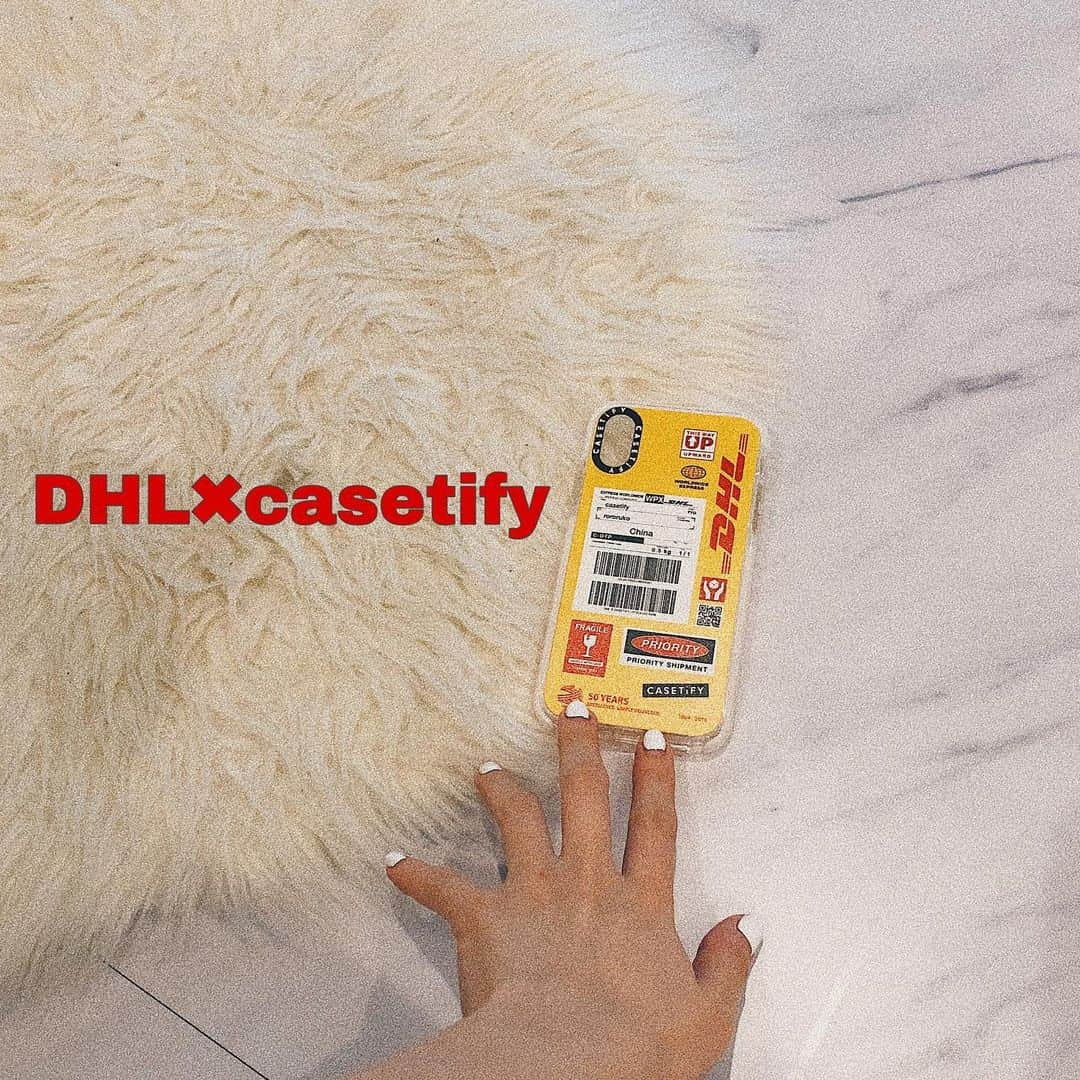 るうこさんのインスタグラム写真 - (るうこInstagram)「前回、発売からわずか72時間で完売した「 DHL x CASETiFY」コラボが、再発売されていたので即ゲット❤️ @CASETiFY  @CASETiFY_jp #casetify  #DHLxCASETiFY⁠」10月28日 18時23分 - rororuko