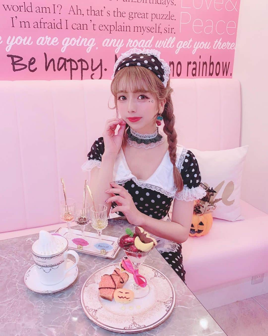 エリンコさんのインスタグラム写真 - (エリンコInstagram)「🍸 . Halloween partyでは特別コラボメニュー 『erinko magical plate』にしてもらったよ🎀 . リキュールはハロウィンカラーの三色💓 . イベントとっても楽しかったーーー❤️ . #halloween #halloween2019 #ハロウィン #ハロウィンイベント #限定メニュー #コラボカフェ #ピンクカフェ #pinkcafe #原宿カフェ #原宿」10月28日 18時30分 - erinko0315