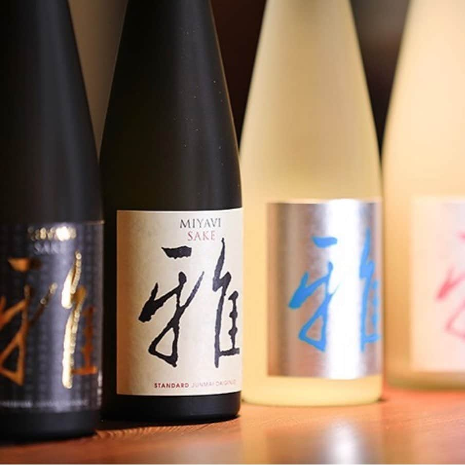 雅-MIYAVI-さんのインスタグラム写真 - (雅-MIYAVI-Instagram)「MIYAVI SAKE debuts tonight. So honored and proud to make an announcement of this project which I’ve collaborated with “TSUKI NO KATSURA” one of the oldest Sake factories in Kyoto. Please experience the new Taste of Japan. 雅(みやび)酒、MIYAVI SAKE デビューします！！！！！！気合いいれて創りました。是非‼️‼️🙌🏻🍶 #Repost @miyavi.fanpage 【 𝙉𝙀𝙒𝙎 】 サムライギタリスト「MIYAVI」と京都・伏見最古の蔵元「月の桂」がタッグを組み世界を目指す、新しい日本酒ブランド「MIYAVI SAKE」を10/29リリース ・ 世界へ挑戦し続けるMIYAVIと、酒処、京都・伏見最古の蔵元「月の桂」の四代目当主、増田徳兵衛氏との偶然の出会いにより、実現しました。世界を目指す新しい日本酒ブランド「MIYAVI SAKE」で世界を酔わせます。 ・ これまで7度のワールドツアーを成功させ、ハリウッド映画にも出演し、世界へ挑戦し続けるMIYAVIは、常に日本の素晴らしさをもっと世界に発信していきたいと考えていました。  2018年11月京都・伏見最古の酒蔵「月の桂」第十四代目当主 増田徳兵衛と出会い、 実際に酒造りの工程を見学した MIYAVIは、その奥深さ、丁寧さ、「月の桂」が造り出す味、香り、こだわり、伝統、その歴史の重みに感銘を受け、その場で徳兵衛氏と意気投合し、共に世界を目指す「MIYAVI SAKE」を創ることを決心しました。  MIYAVIと増田徳兵衛は議論を重ね、一年掛けて準備してまいりました。  満を持して創られた「MIYAVI SAKE」は、熟成純米大吟醸酒「MIYAVI SAKE PREMIUM」、純米大吟醸酒「MIYAVI SAKE STANDARD」、純米酒「MIYAVI SAKE LIGHT」、純米スパークリング酒「MIYAVI SAKE SPARKLING」の4種。  ギターを武器に世界を躍らせてきた MIYAVI が、今、京都 伏見、最古の酒蔵「月の桂」とタッグを組み、世界を、酔わせます。 ・ ・ 《　MYAVI SAKE4種について　》 ・ 🔸「MIYAVI SAKE STANDARD」純米大吟醸酒 ピーチやライチなど果実の香りを含みながらそれでいてすっきりした上品な味わいのバランスは、まさに雅な純米大吟醸酒。世界を酔わせます。 ・精米歩合 50% ・アルコール度数 16度 ・希望小売価格：4,300円（税別) ・ 🔸「MIYAVI SAKE LIGHT」純米酒 フレッシュでフルーティーな口当たりは白ワインのよう。食前酒として軽やかに楽しめる低アルコール純米酒です。 ・精米歩合 60% ・アルコール度数 8度 ・希望小売価格：3,200円（税別) ・ 🔸「MIYAVI SAKE PREMIUM」純米大吟醸酒古酒 純米大吟醸酒を十年もの歳月をかけて熟成。琥珀色の輝きと芳醇な香りは、テキーラやラムの古酒を彷彿させる類まれな逸品。 ・2020年発売予定 ・ 🔸「MIYAVI SAKE SPARKLING」純米スパークリング 肌理細やかに発泡するシャンパンのような純米酒。 爽やかな甘酸っぱさとほのかな苦味が絶妙なバランス。 ・2020年発売予定 ■月の桂紹介 「月の桂」は創業１６７５年、酒処京都・伏見で最も古い歴史を持つ蔵元です。 京から大阪や西国の地へ赴くお公卿さん達の中宿もつとめた由緒ある旧家であり、 石清水八幡宮への勅使が参向される途中、この家で休まれた折に詠まれたという 歌が残されています。 “かげ清き月の嘉都良の川水を夜々汲みて世々に栄えむ”月の桂という銘はこの姉小路有長というお公卿さんの命名によるものです。伏見で酒造が盛んになったのは秀吉の時代から以後屈指の名醸地として今に至っています。 （日本名門酒会紹介文より引用） ■MIYAVI SAKEブランドサイト https://miyavisake.jp ■ECストア  MIYAVI SAKE オンラインストア  https://miyavisake.shop ※10/29より販売開始予定 ■取扱い店 ・未来日本酒店 恵比寿三越 東京都渋谷区恵比寿4-20-7 恵比寿三越 B2F フードガーデン内 ・未来日本酒店 KICHIJOJI 東京都武蔵野市吉祥寺本町1-12-5 共立ビル 1F ・未来日本酒店＆SAKEBAR （11月22日OPEN) 東京都渋谷区宇田川町15-1 渋谷PARCO B1F ■取扱いレストラン 赤星とくまがい　東京都港区麻布十番3-3-9 COMS AZABUJYUBAN 7  #MIYAVISAKE #月の桂 #日本酒」10月28日 18時40分 - miyavi_ishihara