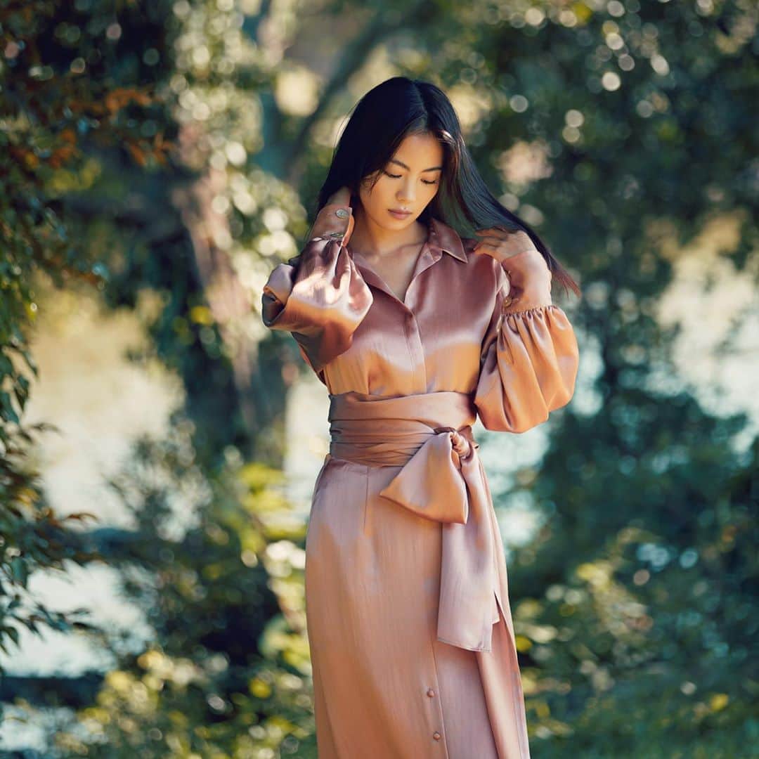 長山一樹のインスタグラム：「HANKYU MUSE MIKIKO YANO×CASA FLINE @hankyumuse @casa_fline  Model @mikko1104  Production  SIMONE Art director @must_shiraishi  Stylist @naoko.ts  Hair @shucohair  Make @aiko_o  #阪急 #矢野未希子 #casafline #サスティナブル #kazukinagayama #長山一樹」