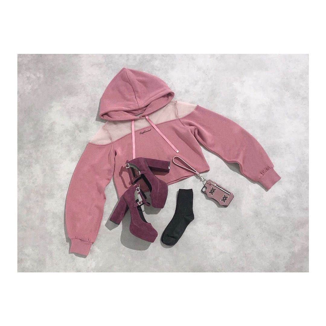 のインスタグラム：「10.28 update... #EATME #OCTOBER #PURPLE #ITEM #🌹 全ての商品➡︎発売中 ソックス➡︎参考商品 . TOP画面のURLからEATME WEB  STOREをCHECK💁🏻‍♀️ @eatme_japan . チュールコンビパーカー（ #TOP ） ¥9,000（＋tax） COLOR🎨:PPL.BLU.BLK SIZE📐:FREE . レースアップポケットI phoneケース6/7/8（ #CASE ） ¥5,500（+tax） COLOR🎨:PPL.BLU.BLK . クロスストラップパンプス（ #PUMPS ） ¥13,000（+tax） COLOR🎨:PPL.BLU.BLK SIZE📐:S（22.5cm) M（23.5cm）、L（24.5cm） #EATME_COLORITEM #eatmejapan #イートミー #fetishmode #2019aweatme #VINTAGEAFTERNOONTEA #益若つばさ #tsubasamasuwaka #fashion #japan #tokyo #harajuku #原宿 #梅田エスト #instagood #like4like」