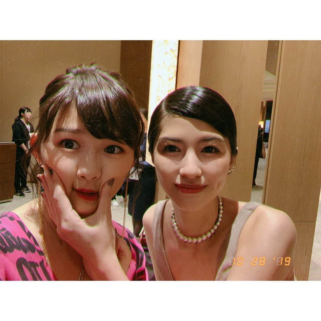 伊藤沙莉さんのインスタグラム写真 - (伊藤沙莉Instagram)「会えてよかったーん🥺❤️❤️❤️ らぶゆいたむたむ😘  #タイトル拒絶 #隠れビッチやってました #東京国際映画祭」10月28日 19時06分 - itosairi