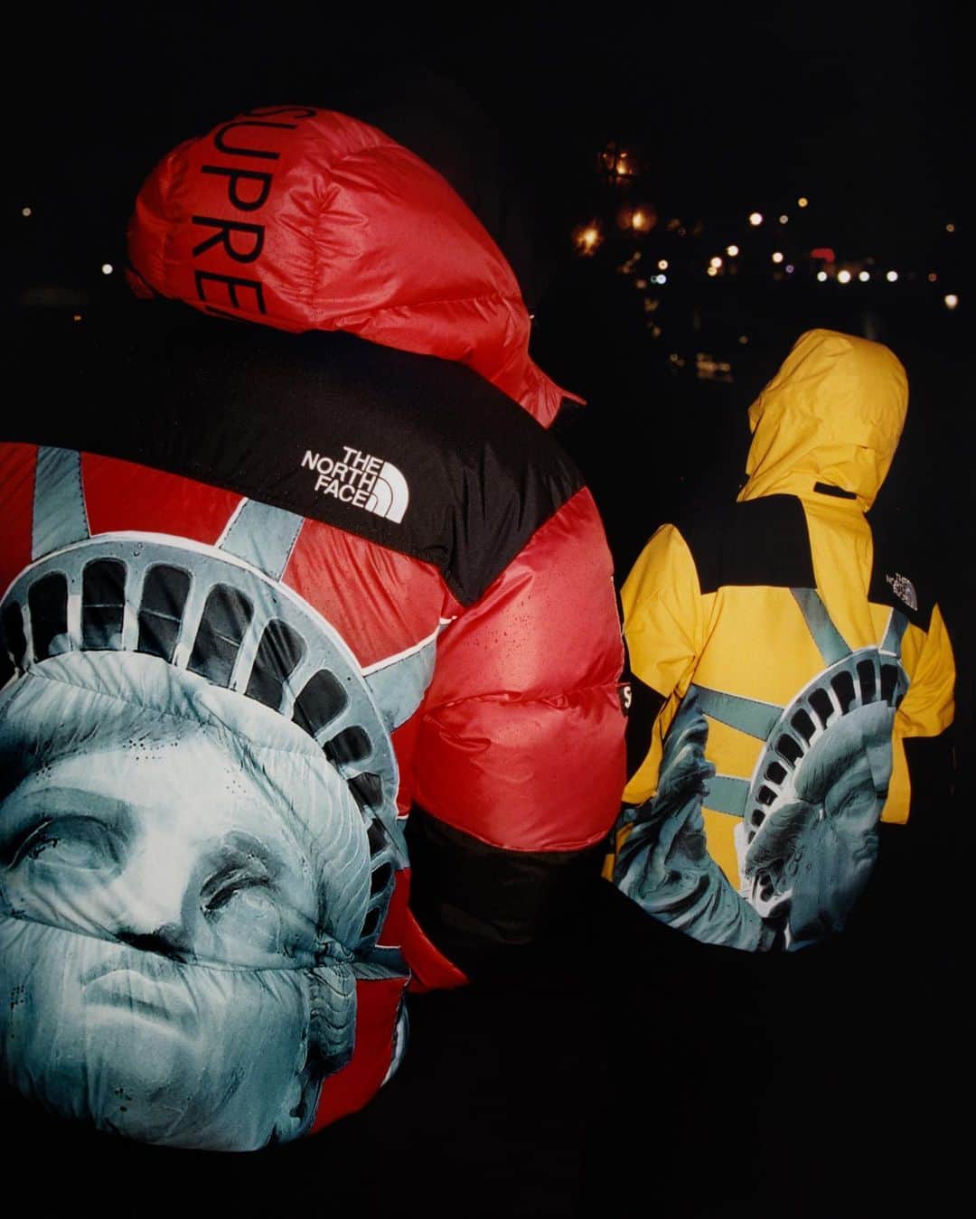 HYPEBEASTさんのインスタグラム写真 - (HYPEBEASTInstagram)「@hypebeaststyle: @supremenewyork and @thenorthface are gearing up for the colder months with a new collaborative range, which sees new renditions of some classics that include a Baltoro Jacket, Mountain Jacket, Hooded Sweatshirt, T-Shirt and Waterproof Backpack. Hit the link in our bio for a look at every item. It’ll all be available at Supreme’s New York, Brooklyn, Los Angeles, San Francisco, London, Paris and online store starting October 31. Japan will see a later release on November 2.⁠⠀ Photo: Supreme」10月28日 19時31分 - hypebeast