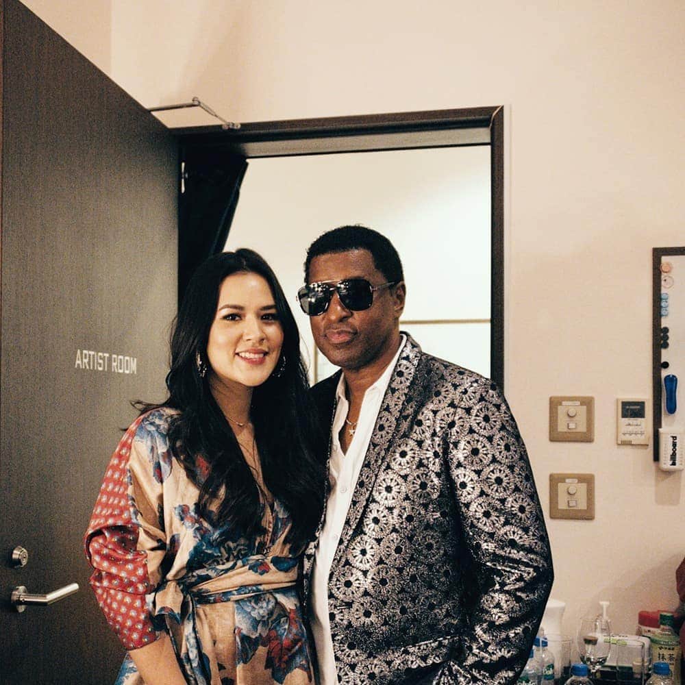 Raisa Andrianaさんのインスタグラム写真 - (Raisa AndrianaInstagram)「Last week I had the honor of singing with @babyface at @billboardlive_tokyo.. So humble and wise, I'm looking forward to making music with you soon! (Thank you @afra.ray for the pics and @biyanofficial for my dress!)」10月28日 19時31分 - raisa6690