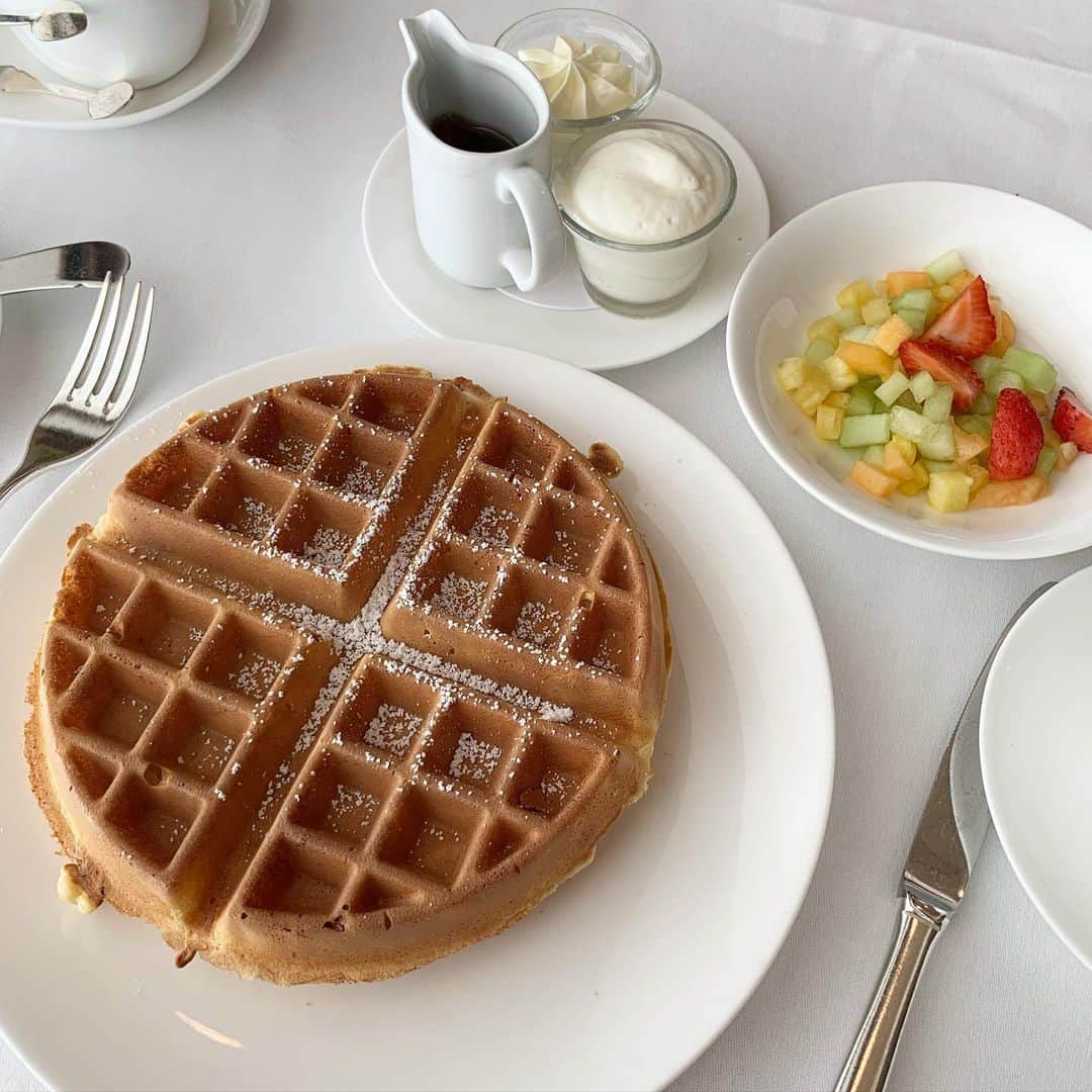 新原愛加のインスタグラム：「. モーニングも最高でした🥞  #halekulani #halekulanihotel #ハレクラニ #ハレクラニホテル  @halekulanihotel」