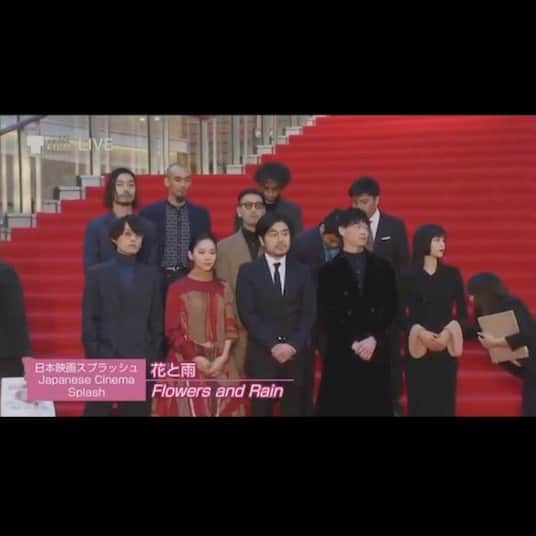 花沢将人のインスタグラム：「第32回東京国際映画祭 オープニングレッドカーペット歩かせていただきました。聞こえはいいですが作品は生まれたばかり。周りの皆様に感謝、大変光栄です。またここを歩けるよう精進します。#花と雨 #FlowersandRain #東京国際映画祭 #TIFFJP」