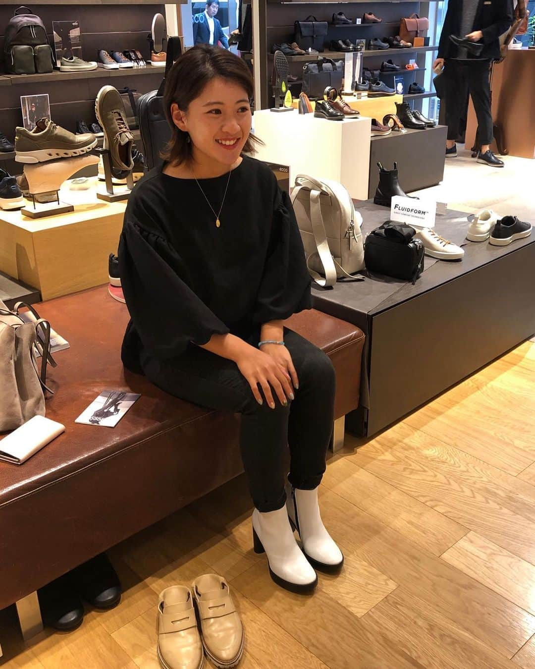 永井花奈さんのインスタグラム写真 - (永井花奈Instagram)「今日は#ecco 銀座店におじゃましてきました❤ 気になっていた白のブーツ👀👍🏻 ヒールが高いのに履きやすくて👌💜 去年の白のムートンといい 今年も白が活躍しそう🥰 身長モリモリ作戦💪 #ecco #eccoshoes #bootie #ブーツ #ゴルフ #ゴルフ女子  #155cm」10月28日 19時44分 - kana._.0616