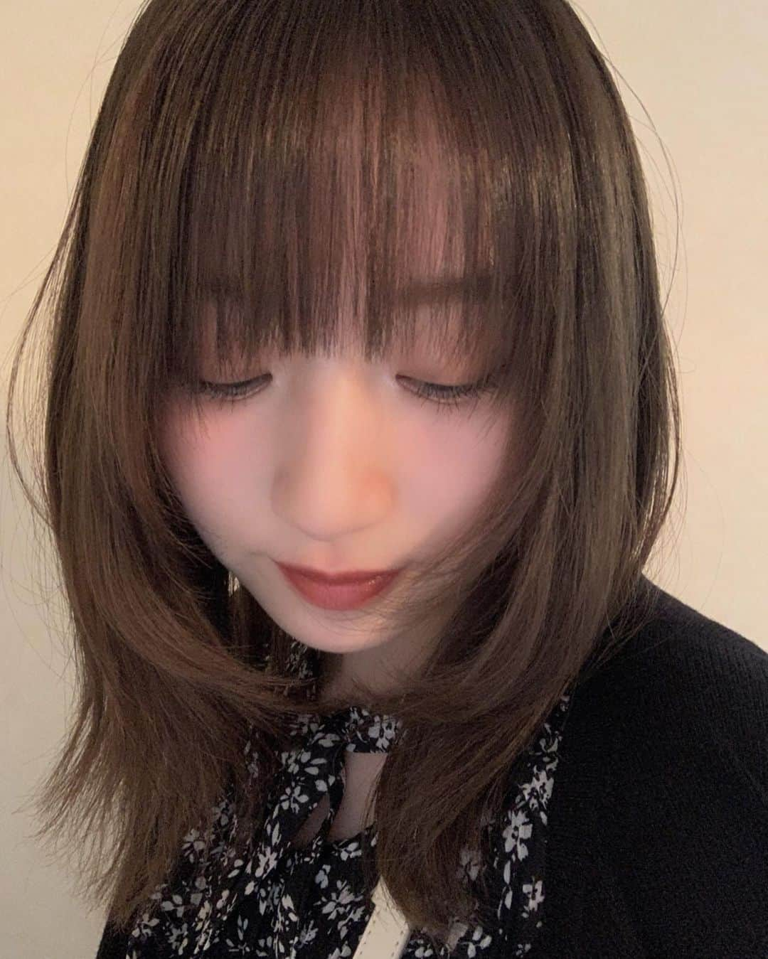 鹿沼憂妃さんのインスタグラム写真 - (鹿沼憂妃Instagram)「今の髪型 自分的に扱いやすくてお気に入り😻 サイドの短い毛を内側にくるんってするの マイブーム🌀♥️ 後ろはちょっとテキトーですみまへん。笑 #shika_hairstyle」10月28日 19時49分 - shika_0225