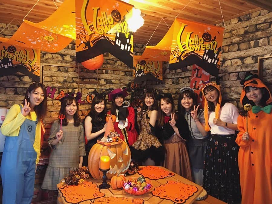 怜花のインスタグラム：「楽しかったー！！🎃💜 ・ ・ #halloween #halloweenparty #ハロウィン #ハロウィンパーティー  #仮装 #コスプレ #仮装女子会 #レンタルスペース」