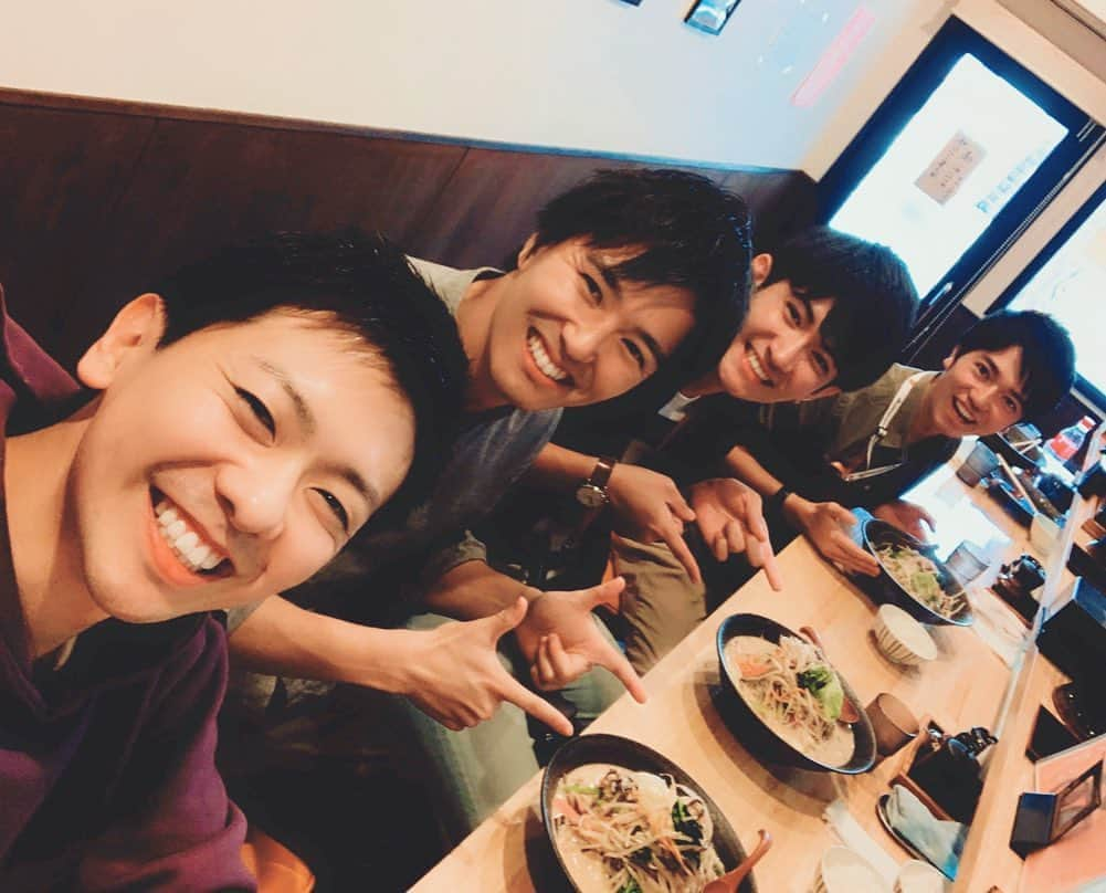 上坂嵩さんのインスタグラム写真 - (上坂嵩Instagram)「今日はこの男子メンバーでちゃんぽんランチ！ #全日本大学駅伝 に向けて準備中です！﻿ ﻿ そして、杏奈さんとパーカコーデ！﻿ いよいよ秋が深まり、パーカシーズン到来です😆笑﻿ ﻿ ﻿ #パーカ #パーカー #星野源 さんリスペクト﻿ #メーテレ #ドデスカ #徳重杏奈﻿ #濱田隼 #伊豆蔵将太 #島貫凌 #上坂嵩」10月28日 20時13分 - takashi_uesaka_nbn