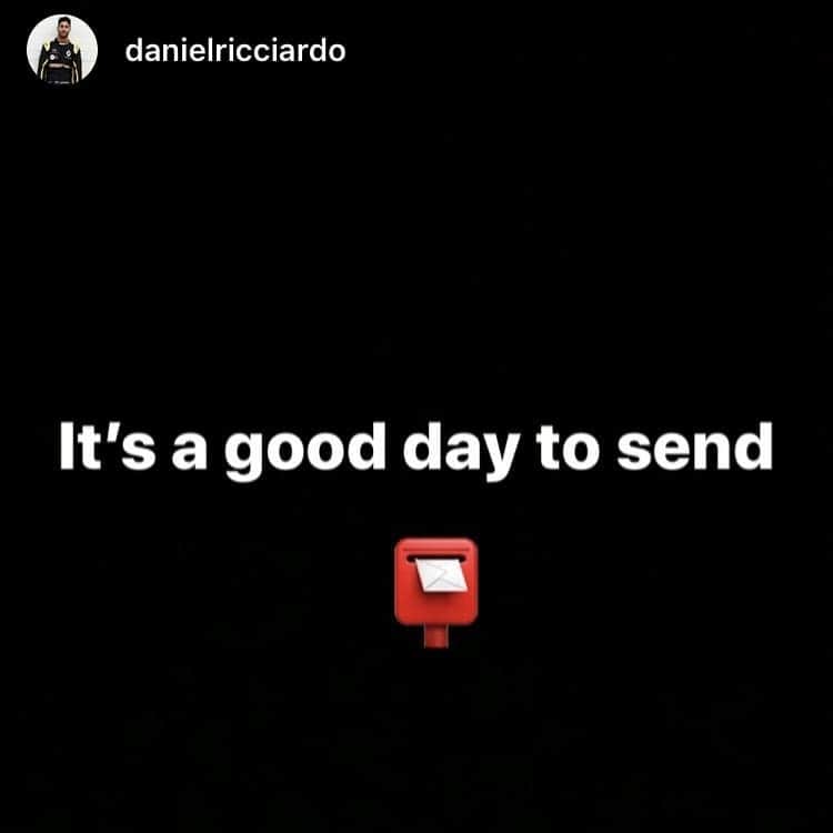 F1さんのインスタグラム写真 - (F1Instagram)「Danny Ric was true to his word 📮 And still ended up earning a tequila from @schecoperez! 😉  #F1 #Formula1 @danielricciardo @schecoperez @renaultf1team @racingpointf1 #MexicoGP」10月28日 20時21分 - f1