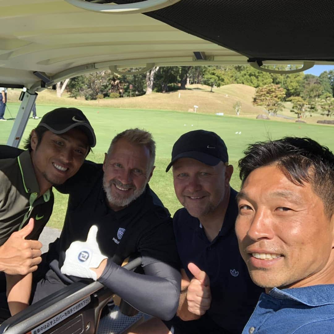 那須大亮さんのインスタグラム写真 - (那須大亮Instagram)「この間フィンク監督とセバスティアンコーチと通訳で同い年ののりとゴルフに行ってきました😄  色々話しができて、楽しい時間でした⛳  凄くリフレッシュできた～👍 #ヴィッセル神戸 #一致団結 #ゴルフ #リフレッシュ」10月28日 20時24分 - nasudaisuke_official