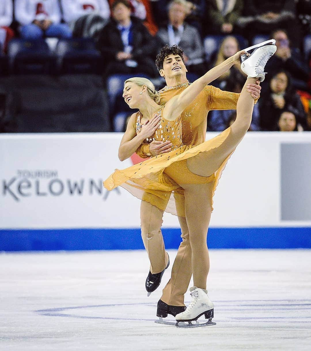 ISUグランプリシリーズさんのインスタグラム写真 - (ISUグランプリシリーズInstagram)「Final Results for the Ice Dance at Skate Canada: 🥇 @pipergilles / @pauldpoirier 🇨🇦 🥈 @splashmadison / @zachtdonohue 🇺🇸 🥉 @lilahandlewis 🇬🇧 #GPFigure #FigureSkating」10月28日 20時47分 - isufigureskating_x