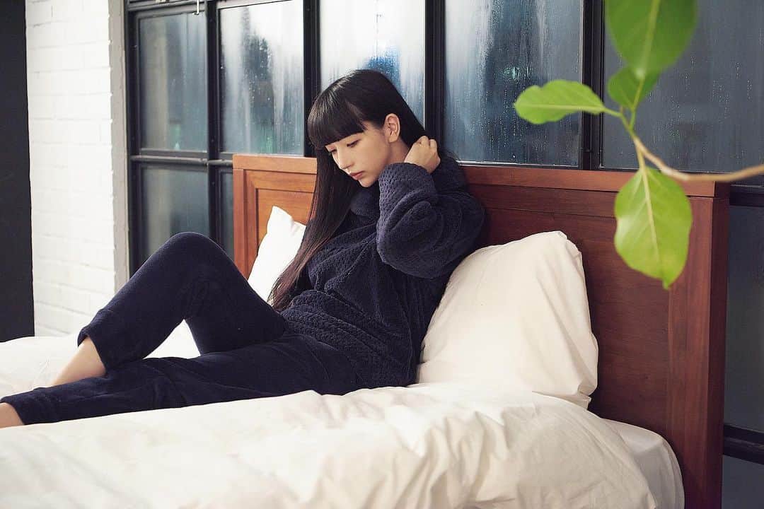 のインスタグラム：「GUルーム・インナーウエアのマシュマロフィール﻿ 撮影しました📸﻿ ﻿ 肌触りがとにかく良い！﻿ しかもちゃんと暖かい〜！﻿ ﻿ かわいいものからクールなものまで﻿ デザインも豊富なので﻿ 寒い日も特別な日もどんなシーンもこれで👌﻿ ﻿ 10月28日からGUの店頭で販売開始です☺️﻿ ﻿ #マシュマロフィール#ずるい肌触り#GUPR#GU#ジーユー」