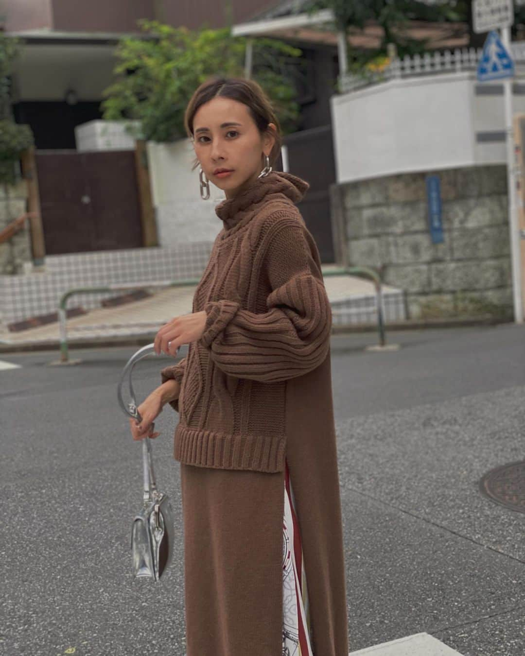 黒石奈央子さんのインスタグラム写真 - (黒石奈央子Instagram)「あめりふく。 . . LONG SLIT CABLE KNIT TOP ¥17500+tax 11/1 undressed crurise SCARF pleats pt ¥17500 11/8 . トップがケーブルになった深いスリットニット！ 柄物のパンツと合わせると可愛いのです！ . @ameri_shinjuku @amerivintage @ameri_daikanyama @ameri.shinsaibashi #ameri#amerivintage #fashion #vintagefashion #coordinate#ootd#outfit#osanposnap #705_outfit #大人ファッション #大人コーディネート #大人スタイル #modestyle #modefashion#modecasual」10月28日 21時09分 - blackstone705