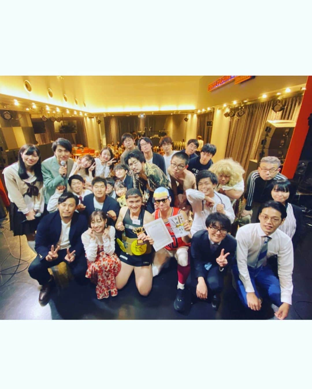 須田亜香里さんのインスタグラム写真 - (須田亜香里Instagram)「10月25日(金) 【 #ほっとけない学生芸人gp】 今年も審査員という大きな役割で参加させていただきました。 今しかないからこそ、頑張れる学生さん これからのために負けられないという覚悟を決める学生さん それぞれが全力で輝いていて魅力的でした。数年後にまた会いたいですね＊ ありがとうございました😊 . . #コーディネート #スリット入り #カッコイイ着こなし #結局分からなかった」10月28日 21時03分 - akarisuda