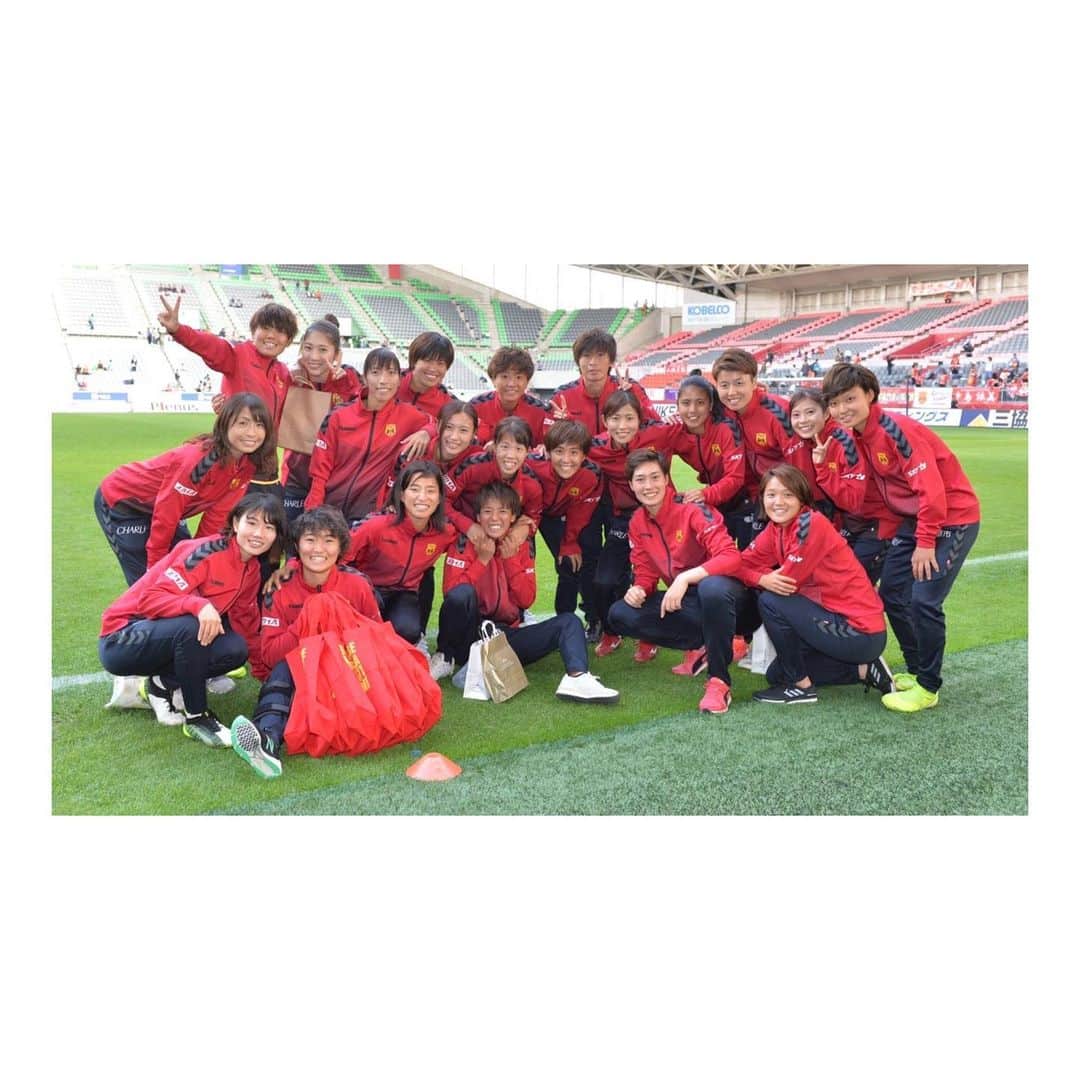 のインスタグラム：「ホーム最終戦⚽️勝利〜！！！ 5335人の方にお越しいただき、ありがとうございました！💁‍♀️ 今週でリーグ戦は最終戦になりますが、皇后杯もあります！ 引き続き応援よろしくお願いします！！ #INAC神戸 #Oneteam #みんないい笑顔😊」