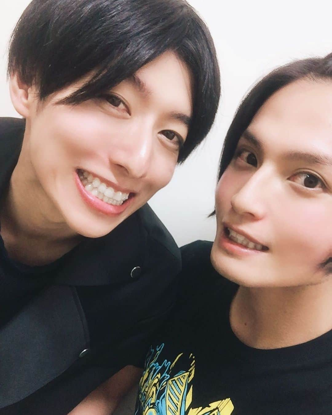 友常勇気さんのインスタグラム写真 - (友常勇気Instagram)「I'm done for today. Happy birthday Mr.Kousuke*☆*(○´3`○)～♪*☆* ＆ today coming yosibou.lol #信長の野望 #鶏冠井孝介  #誕生日おめでとー そして、来たよー笑笑 久々2ショット #友常勇気  #谷佳樹」10月28日 21時17分 - yuki_tomotsune