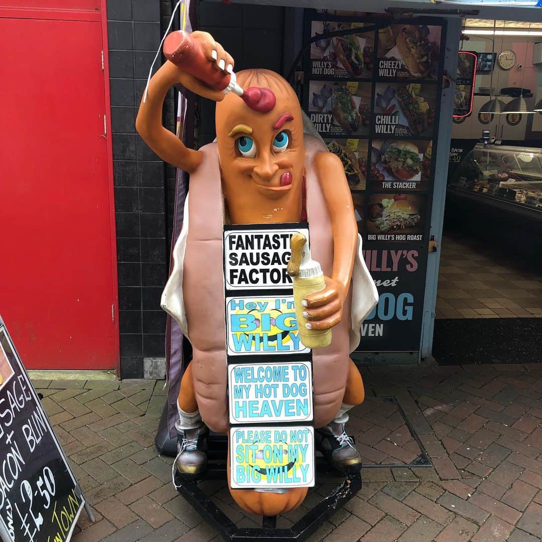 のインスタグラム：「what's this?🤣 I found it in Weymouth. #GOK #GreatOKharn #UK #england #weymouth #instagood #overseaslife #britishlife #overseasscenery #britishscenery #オーカーン #英国 #イギリス #イングランド #ロンドン #海外生活  #イギリス生活 #海外の風景 #イギリスの風景  #何これ」