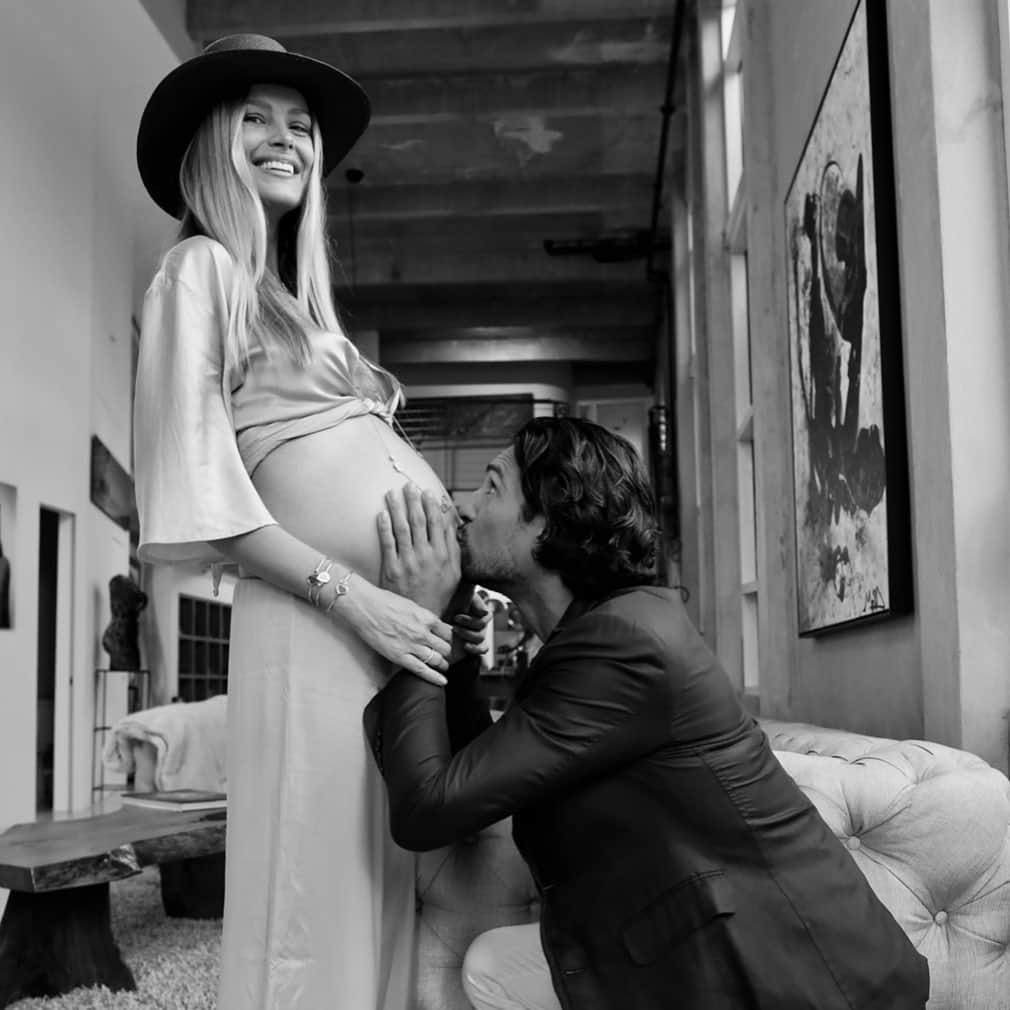 ペトラ・ネムコバさんのインスタグラム写真 - (ペトラ・ネムコバInstagram)「Words can’t express how beyond excited we are with my hubby to soon welcome our little angel. 👼 #FeelingSoBlessed #consciousbaby #comingsoon 💜Slova nedokážou vyjádřit, jak jsme s mým manželem nadšeni že brzo uvítáme našeho malého andilka. 👶 📸 @robert.curran」10月28日 21時28分 - pnemcova