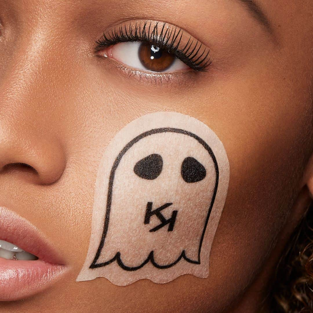 KIKO MILANOさんのインスタグラム写真 - (KIKO MILANOInstagram)「Adorable patches for frighteningly moisturized skin. Prep your skin for your #halloween makeup with the limited edition masks 👻🎃」10月28日 21時30分 - kikomilano