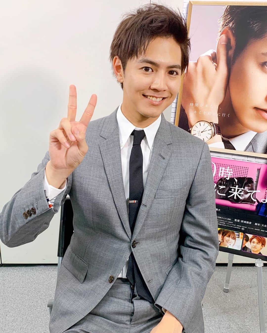 映画『午前0時、キスしに来てよ』のインスタグラム：「インスタライブをご覧頂きありがとうございました！﻿ また、どこかに遊びに行っちゃうかも..⁉︎って😘﻿ ﻿ #0キス宣伝チームも #驚かされた﻿ #スターの行動力 ✨#さすがです﻿ #綾瀬楓 #片寄涼太 #GENERATIONS #ldh  #午前0時キスしに来てよ #0キス #ゼロキス ﻿#12月6日公開 #0kiss」