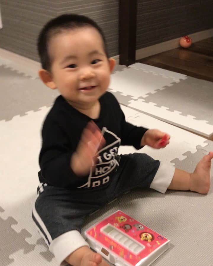 高橋みゆきのインスタグラム：「嬉し！嬉し！嬉しい〜😁 #可愛すぎる #嬉しさ表現  #この後机に落書き」