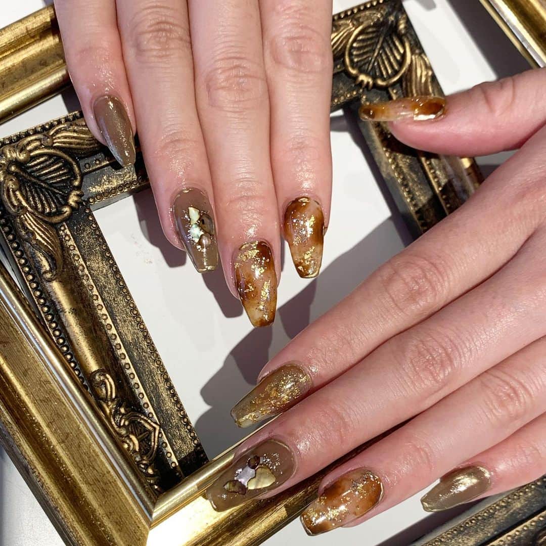 のインスタグラム：「newnail🍁 今回も @emiriawiz_nailhair で💅 . . #newnail #nail #秋ネイル #ネイル」